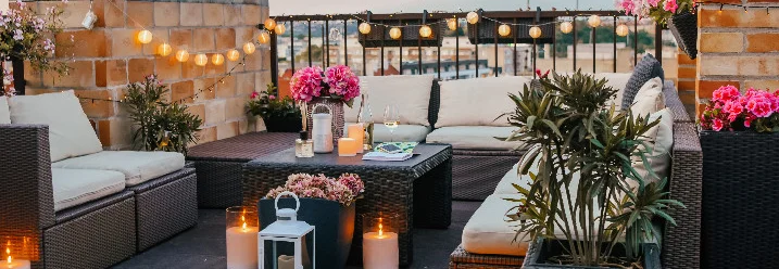 Gemütliche Sitzecke auf einer Dachterrasse